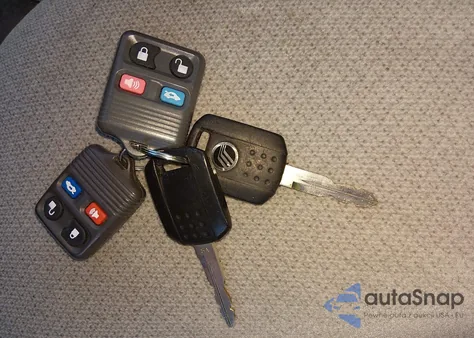 2003 Mercury Grand Marquis Gs z USA, uszkodzony, nr VIN 2MEFM74W13X626540